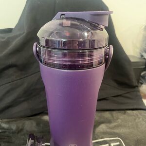 Brumate Amethist Multishaker & straw lid